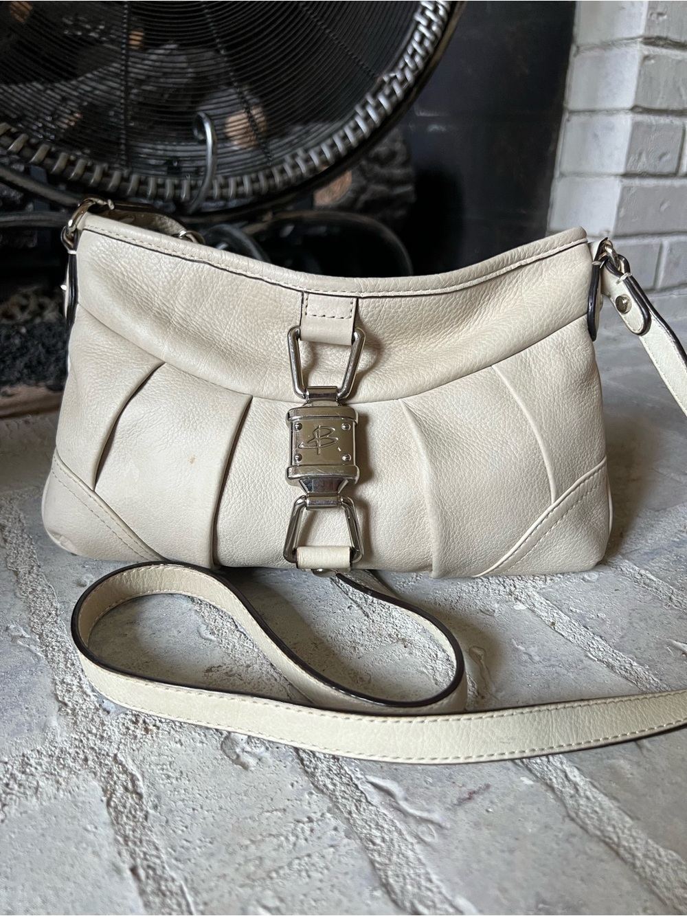 B. Makowsky Beige Leather Silver Clasp Pleated Shoulder Bag